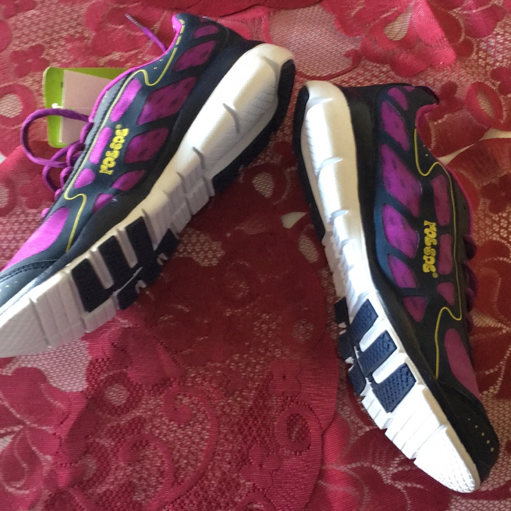 NWT Rocsoc Memory Foam Tennis Shoes - Picture 3 of 4